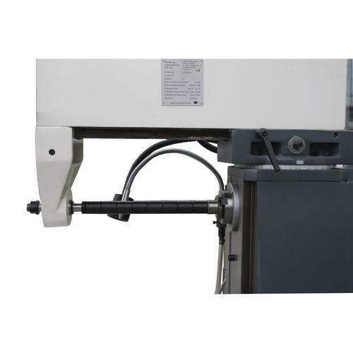 Прецизионный сверлильно-фрезерный станок OPTImill MT 50 optimum maschinen фото Контейнеры для горизонтального фрезерования с прикреплением к задней части; Автоматическое отключение по оси X; Ось X перемещается либо с помощью маховика, либо через устройство подачи стола
